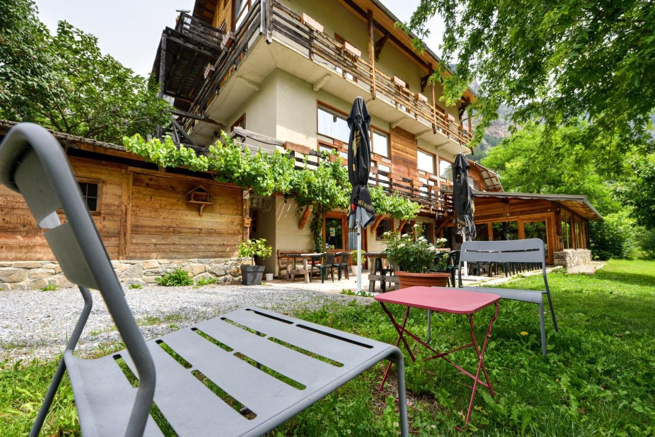 Hotel Restaurant Gites Les 5 Saisons Freissinieres Exterior photo